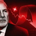 Peter Schiff prédit un effondrement de 70 % du Bitcoin et avertit que les détenteurs regretteront de ne pas avoir vendu