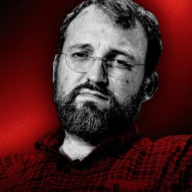 Charles Hoskinson accuse Vitalik Buterin de protéger son propre pari quantique